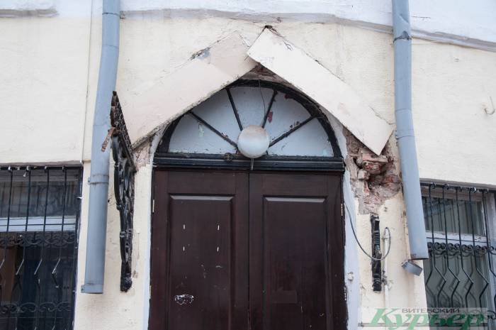 Сегодня в Витебске при ремонте старого здания по улице Толстого внезапно обвалилась крыша