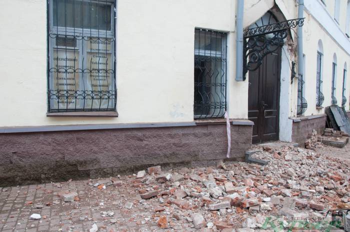 Сегодня в Витебске при ремонте старого здания по улице Толстого внезапно обвалилась крыша