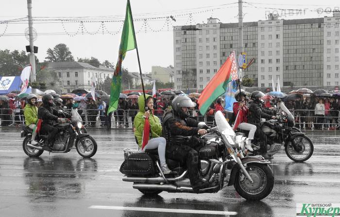 Парад на День Независимости в Витебске прошел под проливным дождем
