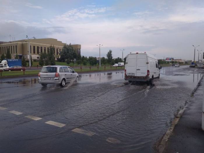 Наводнения в Витебске. Заплыв на камере по городским улицам и причалы для плотов прямо на Карла Маркса