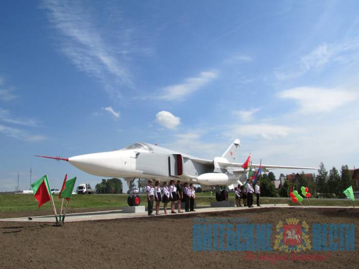 В агрогородке Кировская Витебского района установили памятный знак героям-летчикам «Самолет СУ-24М»