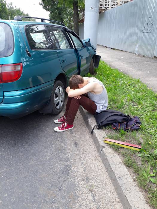 В Витебске 20-летний водитель не справился с управлением и врезался в световую мачту