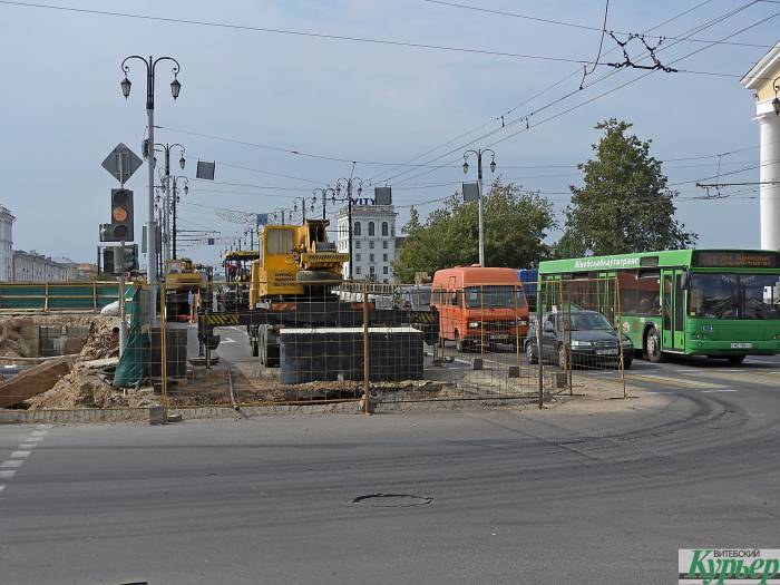 В Витебске возле Кировского моста постоянные пробки и заторы. И такая ситуация будет еще как минимум месяц