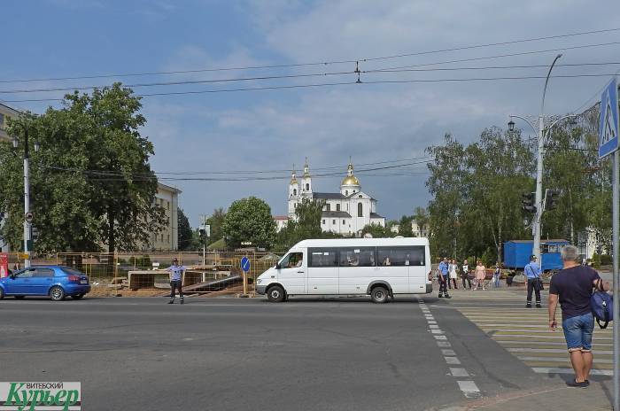 В Витебске возле Кировского моста постоянные пробки и заторы. И такая ситуация будет еще как минимум месяц