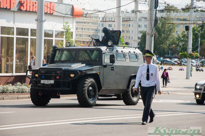 ОМОН, саперы, милиция и собаки: почему вчера перекрыли движение в центре Витебска