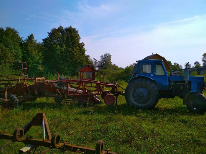 В Миорском районе водитель трактора зацепил картофелекопалкой велосипедиста