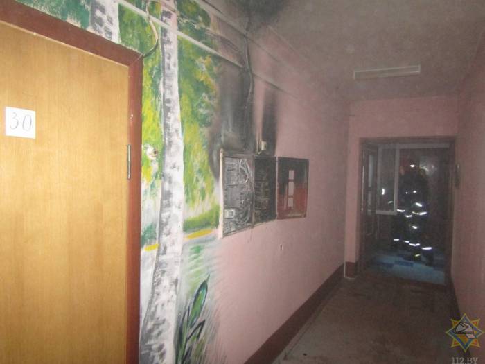 В Лужесно Витебского района загорелся электрощиток в подъезде жилого дома. Эвакуировали 18 человек
