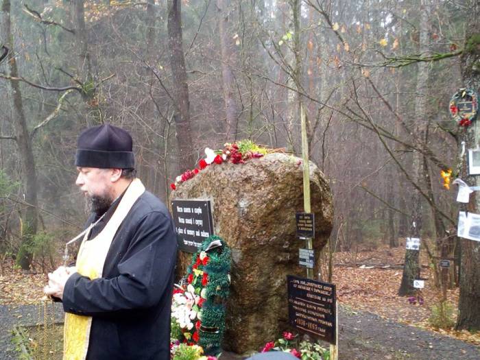 3 ноября на Кобыляцкой горе под Оршей почтили память жертв сталинских репрессий. Панихиду отслужил православный священнослужитель