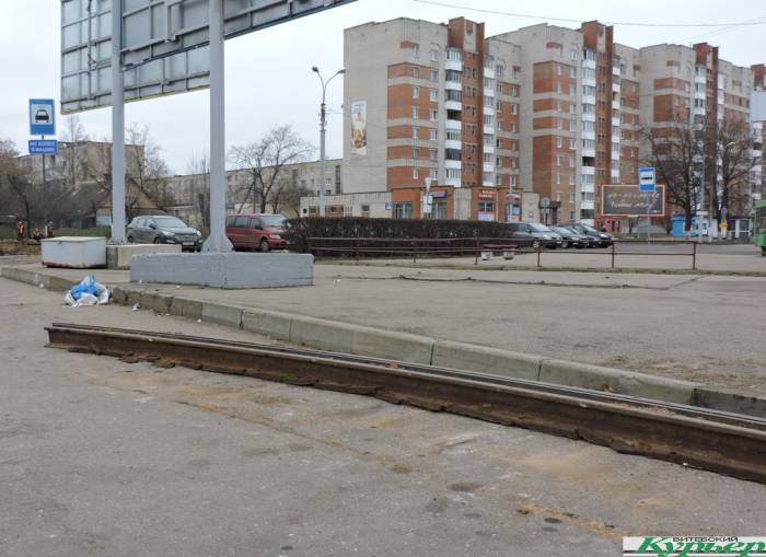 В Витебске возле Полоцкого рынка демонтируют разворотное кольцо трамваев