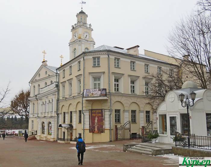 В Витебске снова остановились часы на городской ратуше