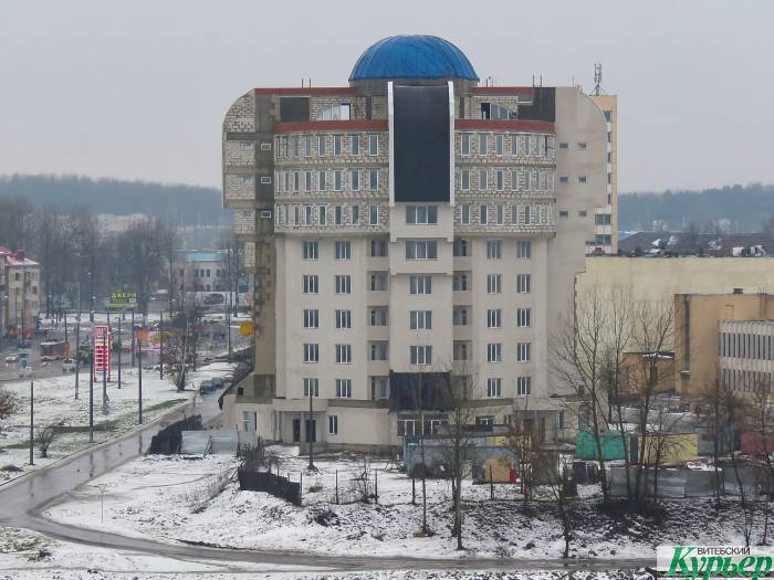 В центре Витебска здание ОАО «Жилстрой» давно превратилось в долгострой
