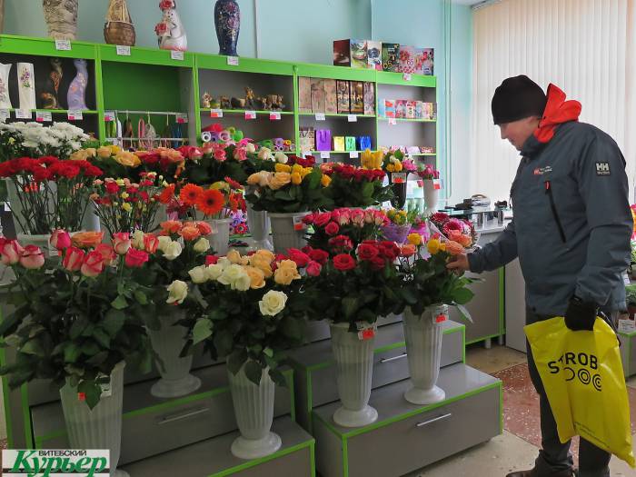 Сколько стоит купить цветы в Витебске на праздник? Розы, тюльпаны, герберы, ирисы - в эти дни берут всё