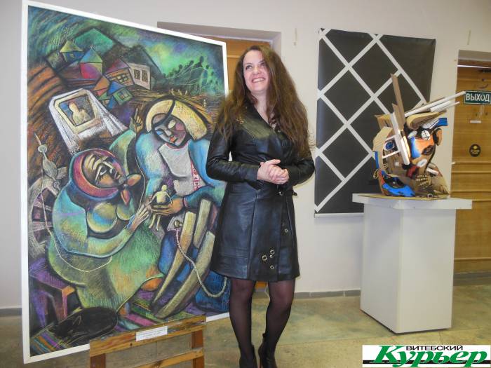 В Витебском районе открылась необычная выставка. Картины в стиле сюрреализма, которые экспонируются в последний раз