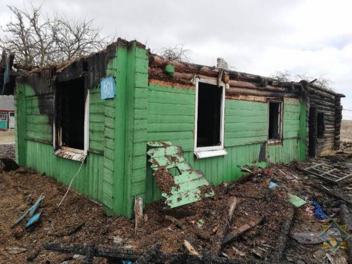В Глубокском районе при пожаре погибли мать и сын