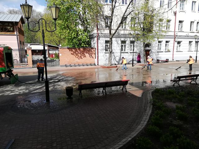 В Витебске помыли улицу Суворова