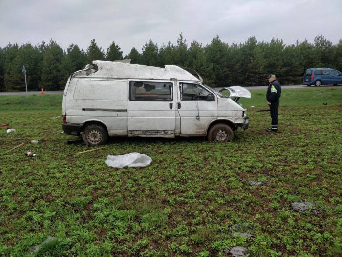 В Дубровенском районе водитель не справился с управлением Volkswagen Transporter, вылетел в кювет и опрокинулся