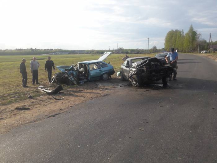 В Полоцком районе случилось 2 ДТП с выездом на встречку. В обоих случаях пострадал водитель встречного ВАЗа