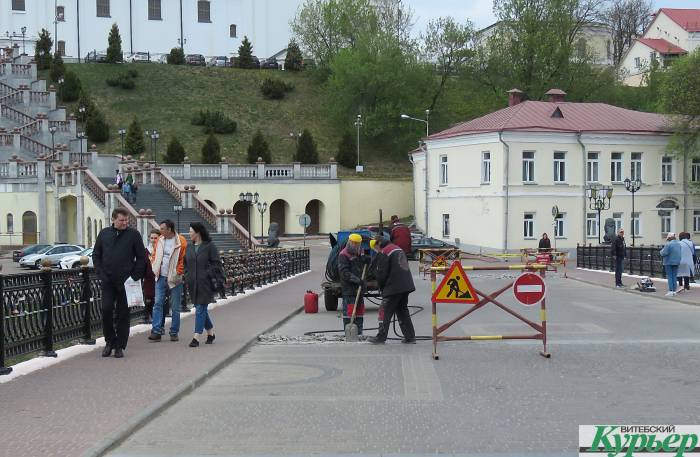В Витебске ремонтируют Пушкинский мост в каком-то странном порядке