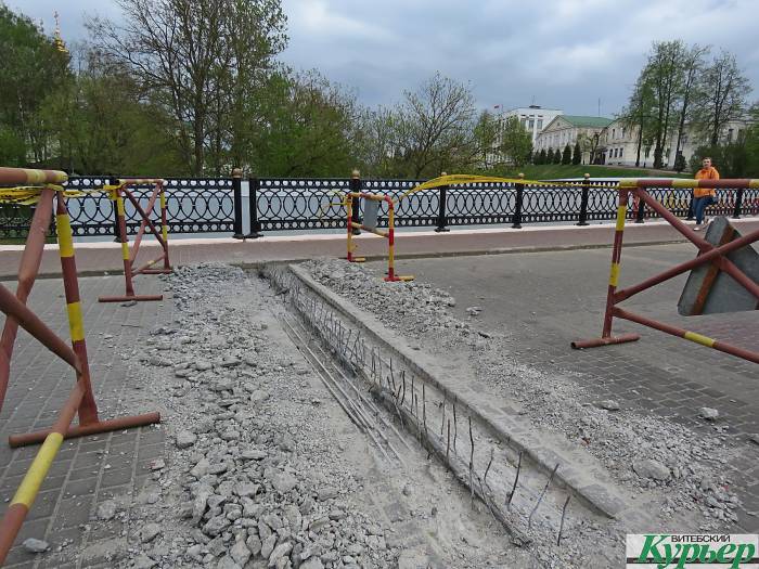 В Витебске ремонтируют Пушкинский мост в каком-то странном порядке
