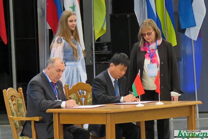 9 соглашений о сотрудничестве подписали в Витебске на международном форуме. Саратовская область, Тула, Чугуев, Пакистан, Украина, Латвия и Китай