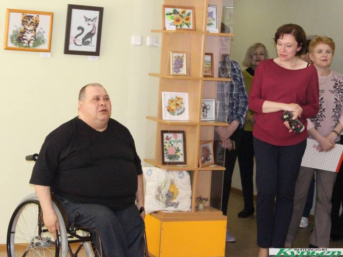 Необычная выставка вышивки открылась в Витебске в библиотеки имени Максима Горького