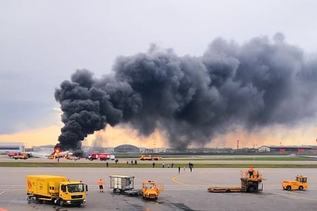 Новые подробности пожара в аэропорту Шереметьево (видео изнутри горящего самолета)