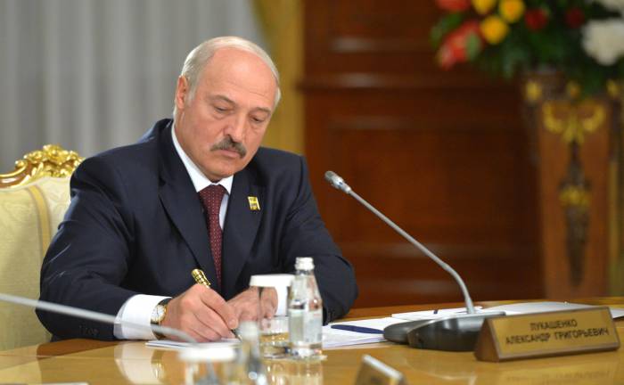 Какие брендовые вещи носит Александр Лукашенко