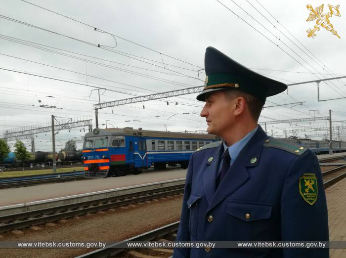 Более 14,5 тысяч лиц оформлено витебскими таможенниками с начала года в пункте пропуска Бигосово на железнодорожной станции Полоцк