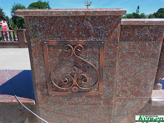 В центре Витебска появилась гранитная балюстрада длиной 150 метров