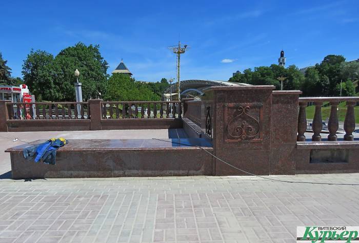 В центре Витебска появилась гранитная балюстрада длиной 150 метров