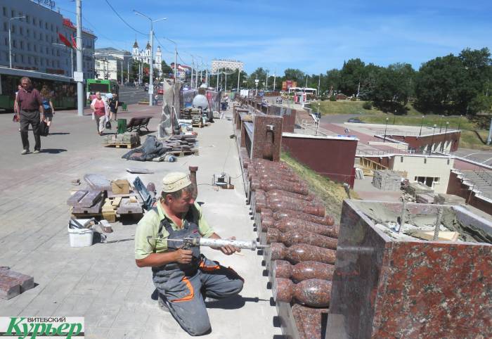 В центре Витебска появилась гранитная балюстрада длиной 150 метров