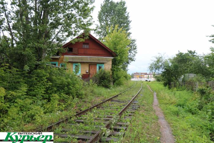 На окраине Витебска есть поселок, который живет так, как и 90 лет назад. Бараки, сырость, плесень и ямы под полом