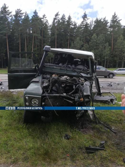 На трассе Минск-Витебск столкнулись Rаnge Rover под управлением россиянина и Skoda под управлением 19-летней белоруски. Погибла пассажир Skoda