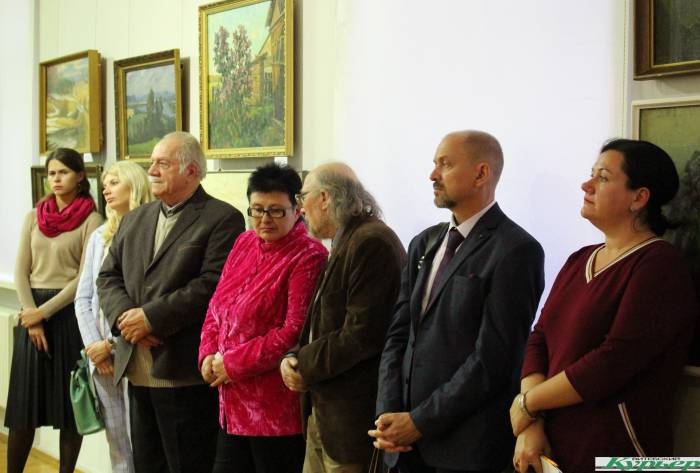 106 работ выпускников и преподавателей витебского худграфа представили на выставке в Художественном музее