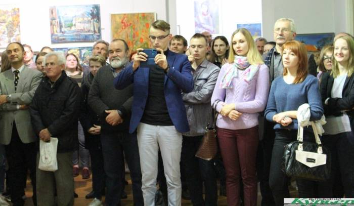 106 работ выпускников и преподавателей витебского худграфа представили на выставке в Художественном музее