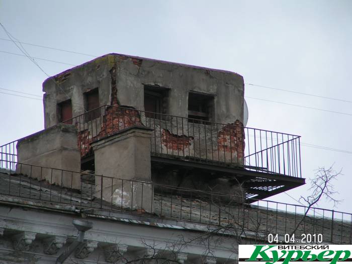 На каких крышах мог бы жить Карлсон в Витебске? Для чего нужны башенки с балконами на старых зданиях