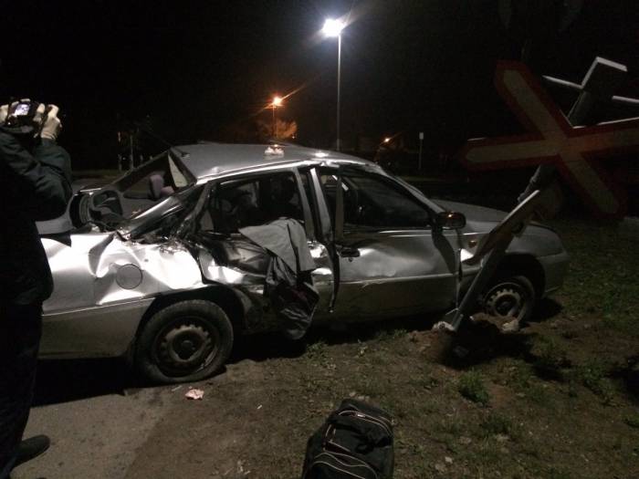 В Полоцке 20-летний водитель легковушки пытался пересечь переезд на красный и получил удар