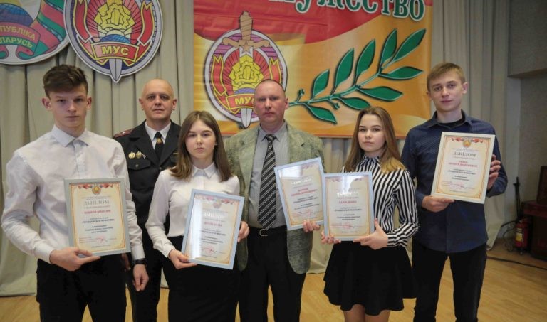 Помогли поймать педофила, обезвредили вооруженного грабителя и обезоружили преступника — заслуженные награды получили неравнодушные жители Витебщены