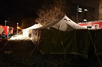 Палатки во дворе Минской инфекционной больницы