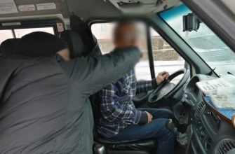 Избил водителя такси