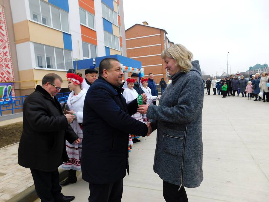 В Оршанском районе 40 медицинских работников получили ключи от новых квартир