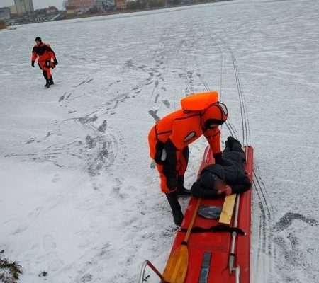 Провалился под лед