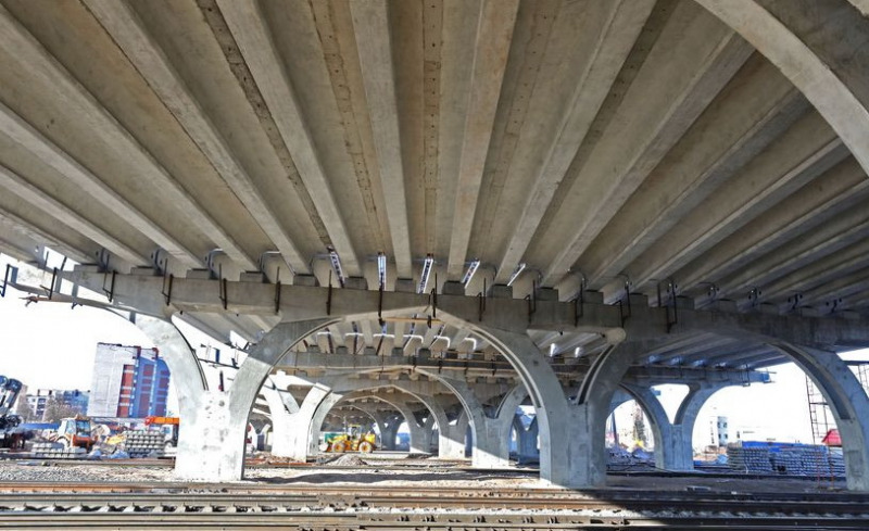Завершено строительство участка Полоцкого путепровода над железнодорожными путями. Фото