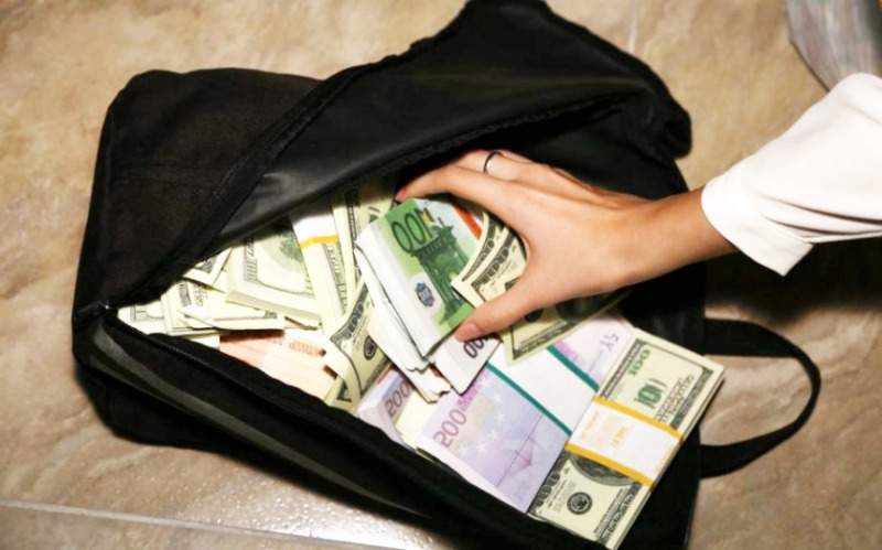 Рюкзак с деньгами