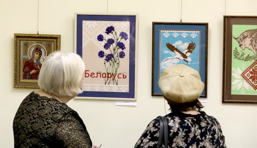 Фотофакт: Выставка картин из бисера Натальи Золотовой открылась в Витебске