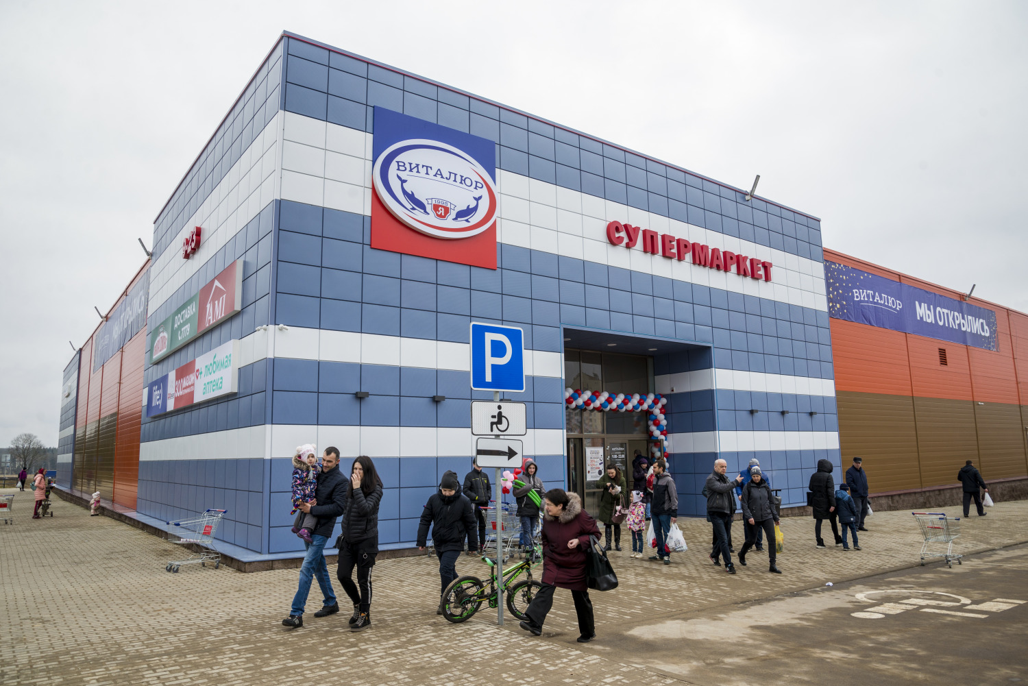 В Билево открылся супермаркет «Виталюр». А что там внутри?