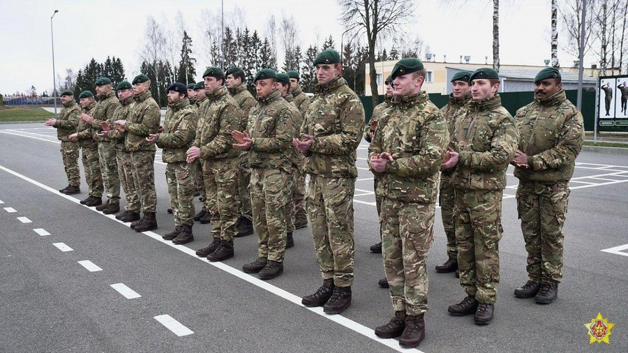 Тренировка белорусских десантников и британских морпехов под Витебском завершена