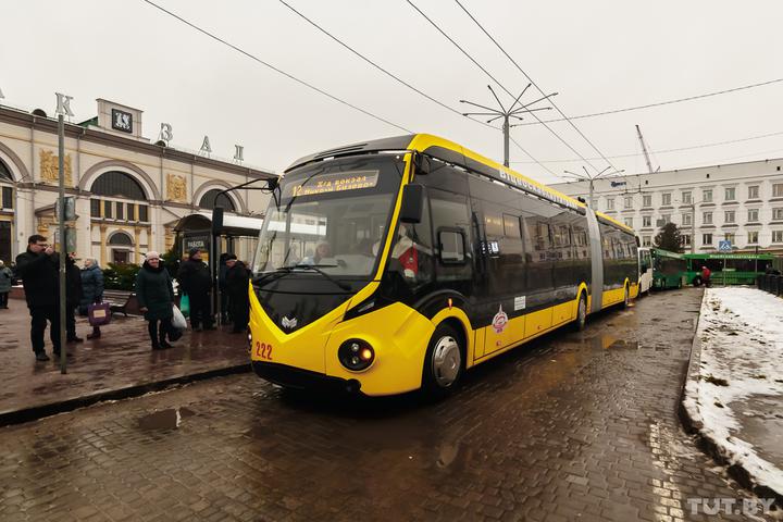 троллейбус, общественный транспорт