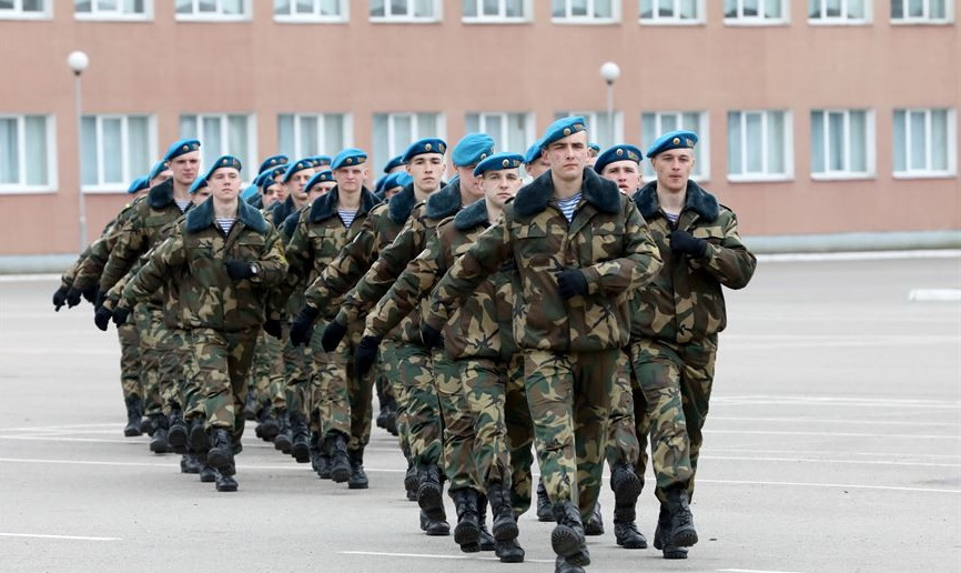 «Дзякуй» — витебские десантники поблагодарили медиков за работу