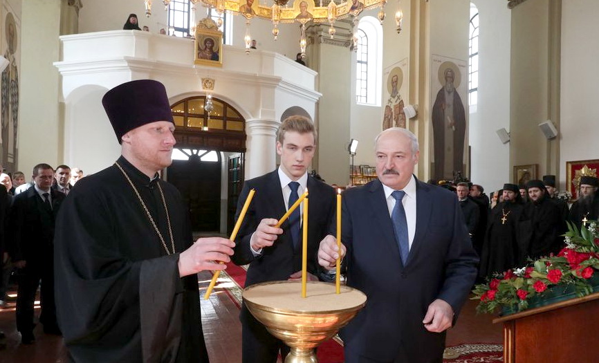 Лукашенко: Коронавирус стал политикой